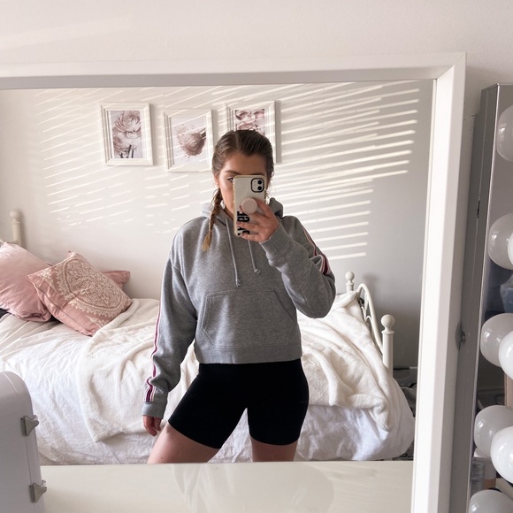 XS Aritzia Tna Cropped Hoodie - Picture 1 of 3